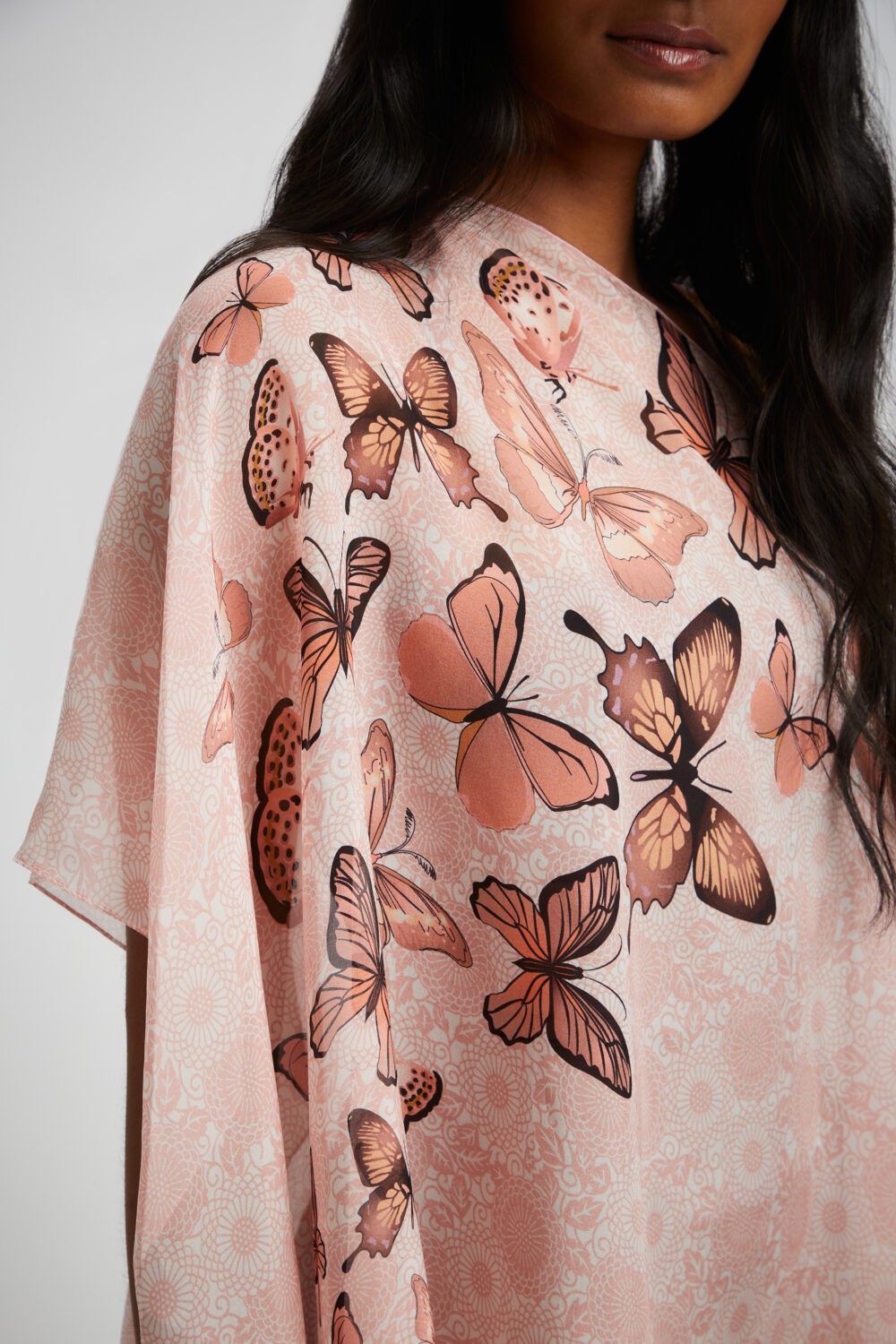 Poncho Chiffon Farfalle Rosa 100% Seta - immagine 2